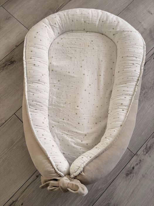 Zestaw muślinowy kokon gniazdko niemowlęce + rożek welur muślin beżowy