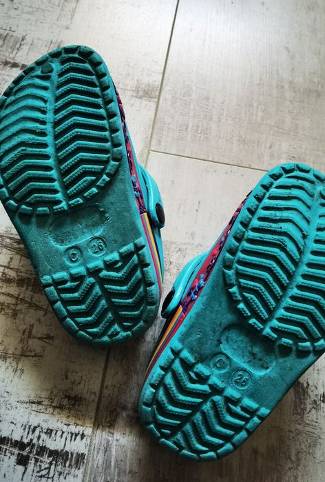 Klapki, buty a la Crocs 23