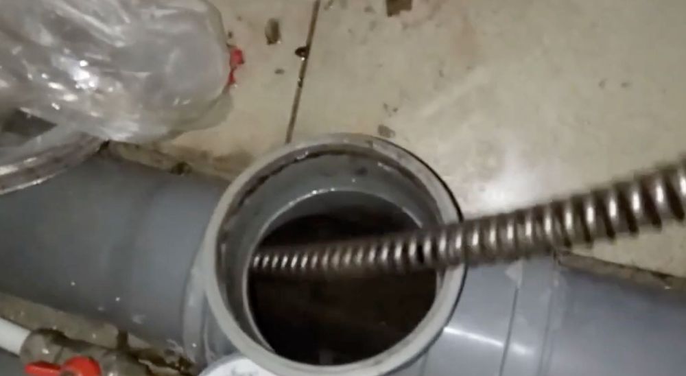 Гідродинамічна прочистка труб. Сантехнік Львів. Прочищення каналізації