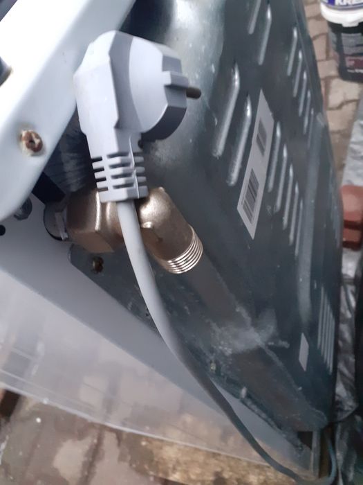 Sprzedam białą kuchenkę gazową MPM.