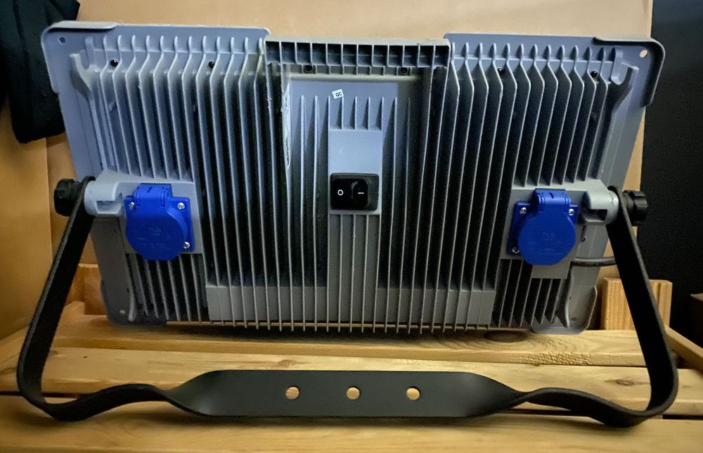 Naświetlacz, lampa LED z gniazdami PL-FR MAGNUM FUTURE LED XL