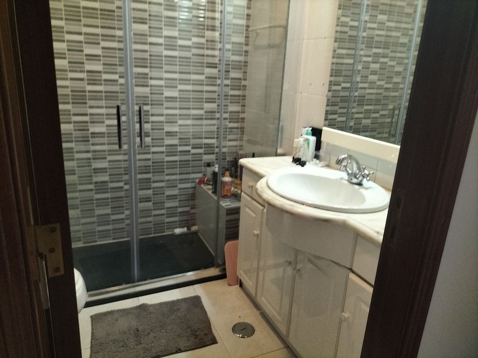 Quarto para arrendar na Brandoa