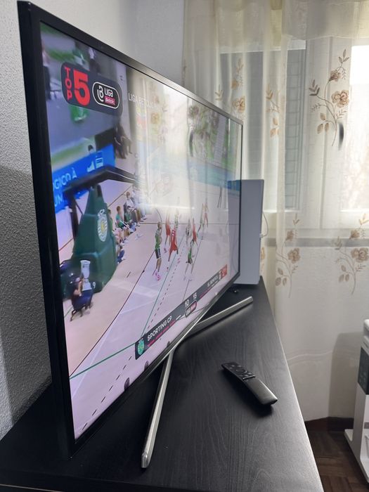 Smart TV Samsung 40” 4K UHD