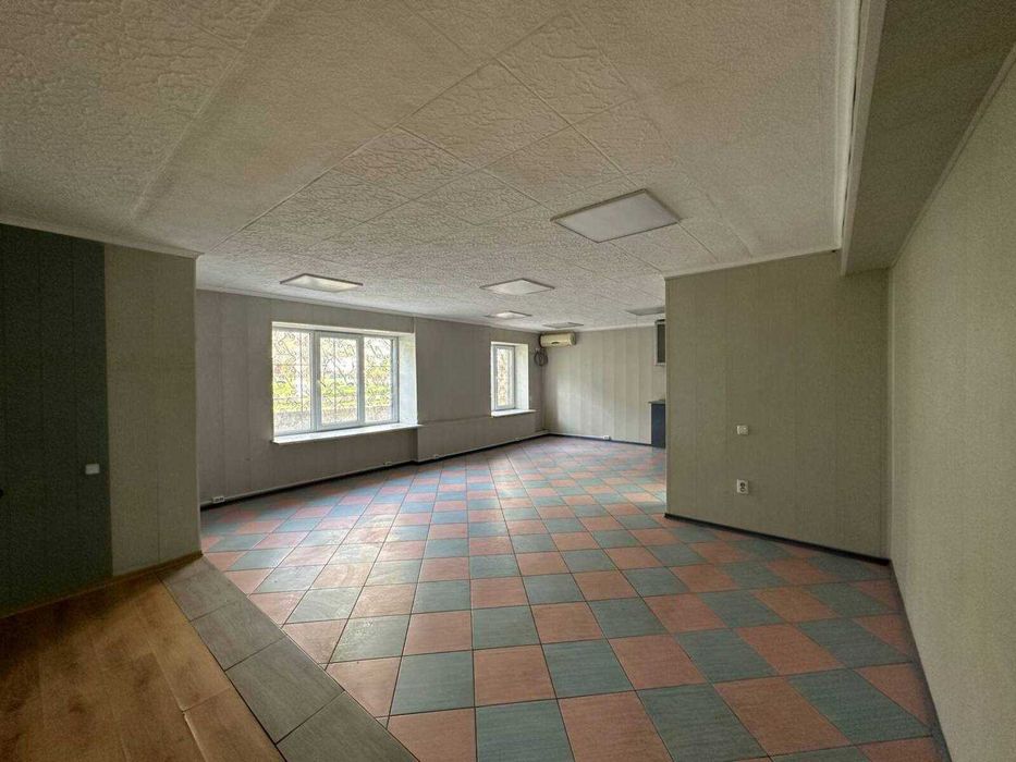 Продаж фасадного комерційного приміщення 234м2