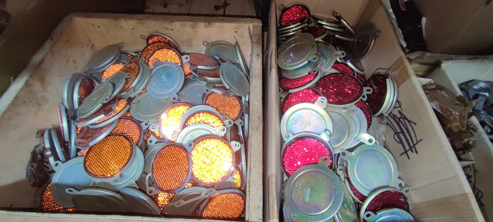 Катафоти червоний та помаранчевий