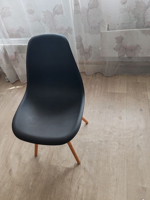 Продам пластиковий стілець
