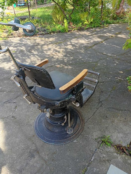 Sprzedam zabytkowy fotel dentystyczny z 1920 roku