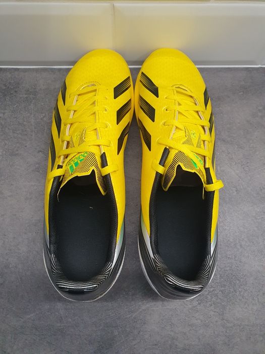 Półprofesjonalne Pro korki Nike F30 TRX FG 44