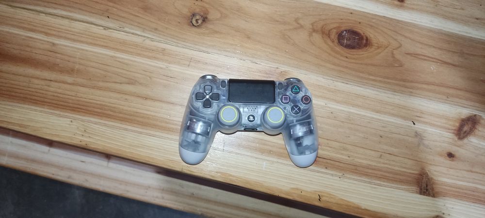 PS4 Slim + Comando Edição Especial + 9 Jogos (Troco por Portátil Gaming potente)