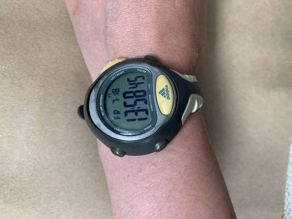 Годинник adidas спортивний