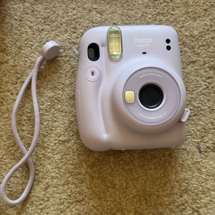 Instax mini 11 фіолетового кольору