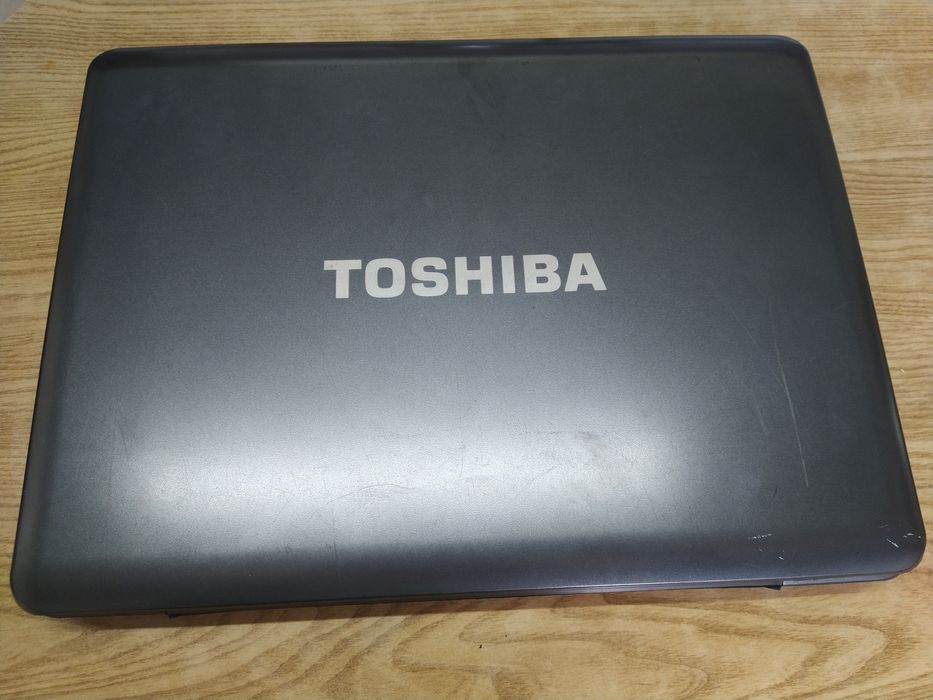 Toshiba Satélite A300 PF Leia a descrição
