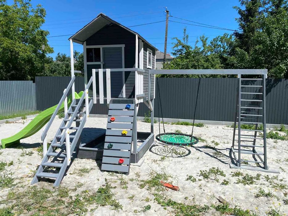 Будиночок 210*160 з гіркою для дітей