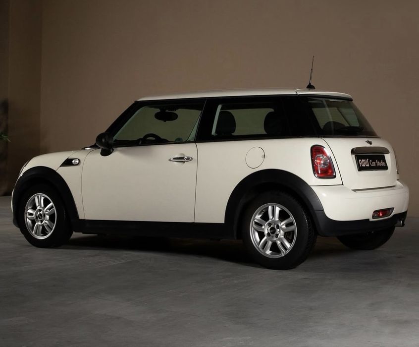 Mini One Baker Street470700691283005441