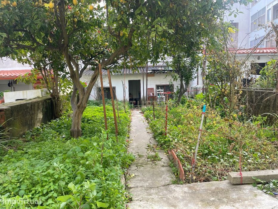 Apartamento T2 com amplo logradouro em Almada - Excelente oportunidade