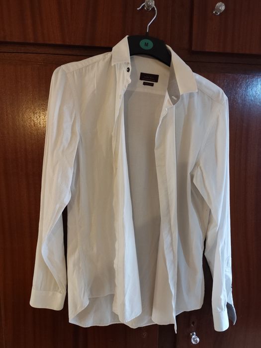 Camisa branca com pormenores em preto Zara tamanho M
