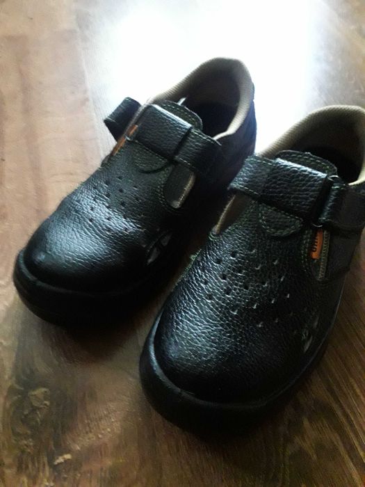 Buty      robocze  przewiewne