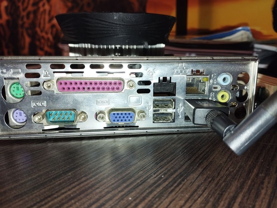 Продається материнська плата та бж, з усім крім відеокарти