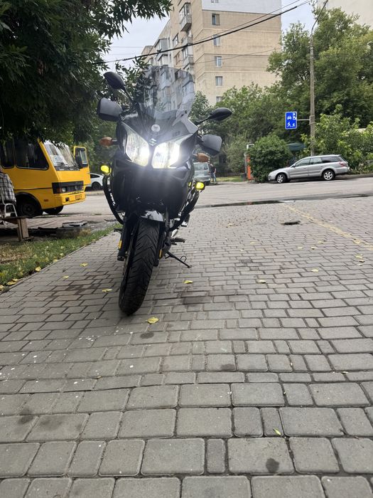 Suzuki Vestrom 1000
