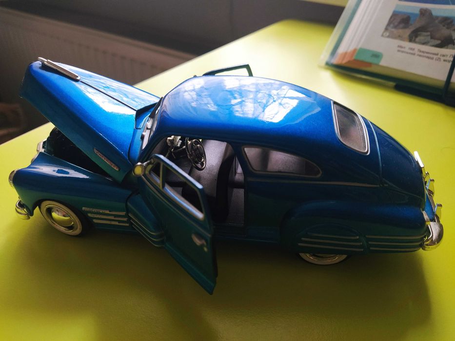 Модель автомобіля MotorMax Chevrolet Aerosedan 1/24