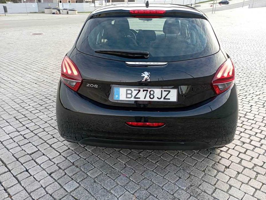 Peugeot 208 Signature 2019