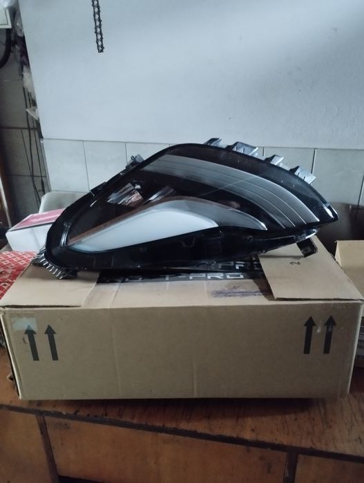 Продам фару Тесла м 3 ,ліва