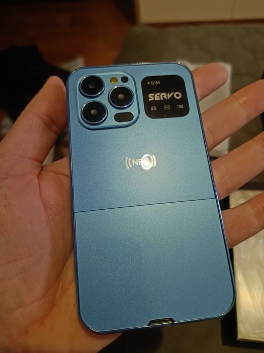 Телефон SERVO Ultra 700 на 4 SIM