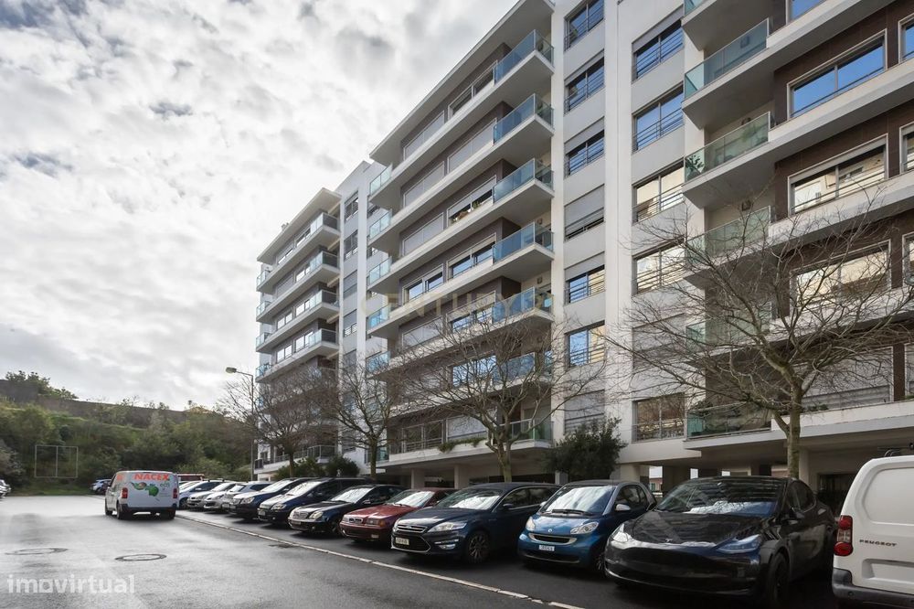 Apartamento T2 c/arrecadação e parqueamento - Laranjeiro