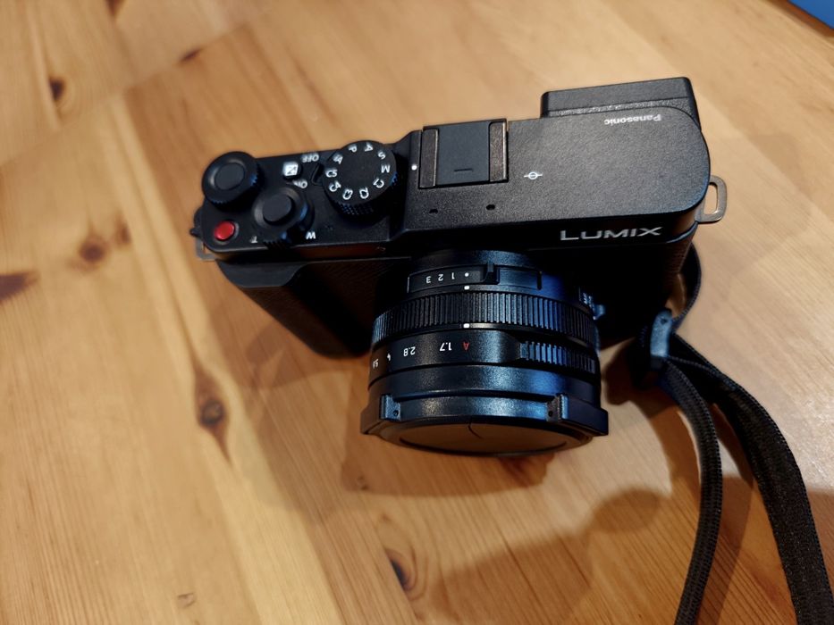 Panasonic Lumix DC L10 com accesorios