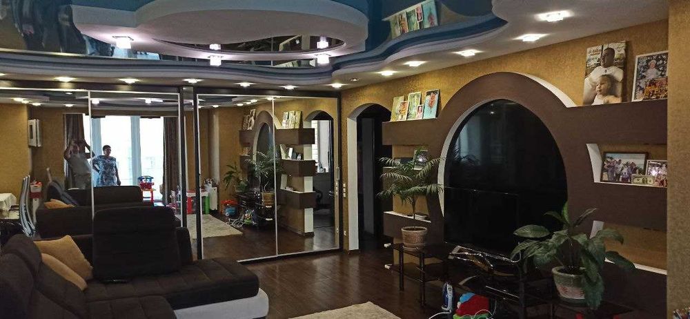 Продаж 3-х кімнатної квартири з ремонтом та меблями