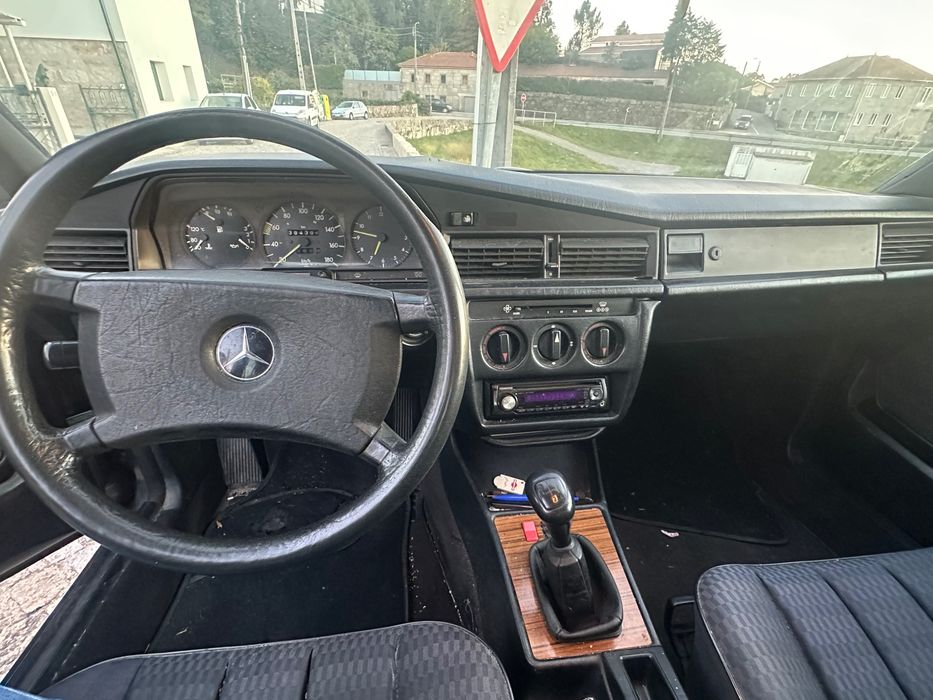 Mercedes 190d.