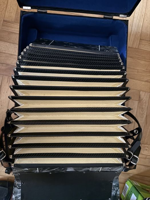 Akordeon hohner stan bardxo dobry