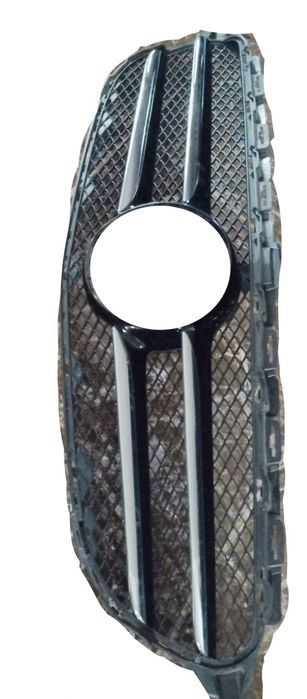 Grelha frontal original Mercedes Benz w205. C220 Cor: Preto
