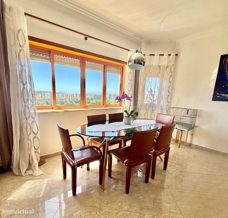 T3 Apartment in Odivelas with Parking