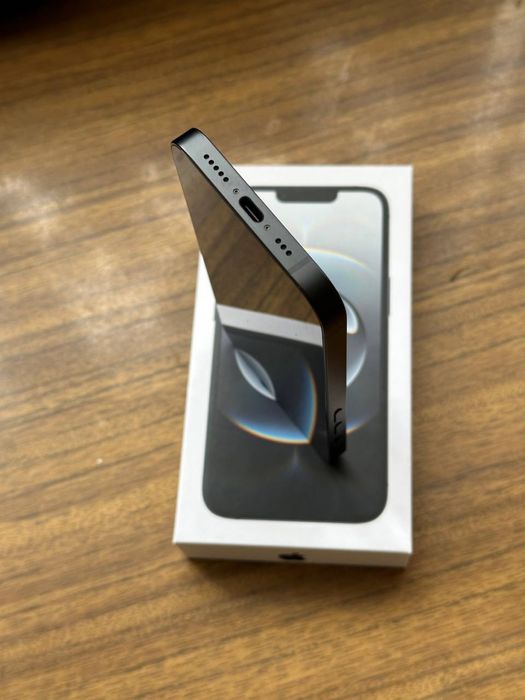 Продам IPhone 16e 256 Neverlock