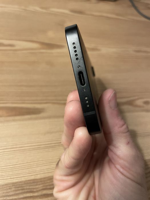 iPhone 16e - Como Novo.