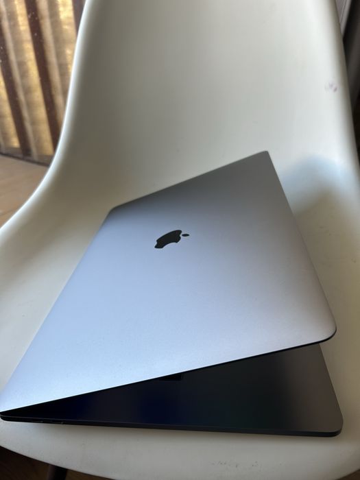 Apple MacBook Pro 15 i7 16GB 512 SSD IDEALNY!Bat. 6 cykli