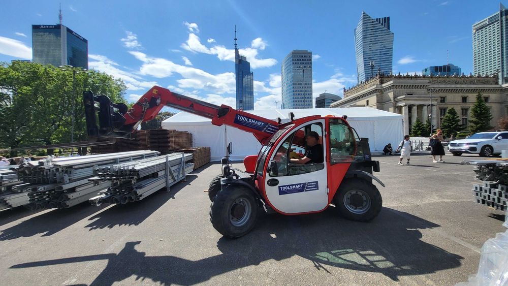 Usługi ładowarką teleskopową - różne rodzaje i osprzęt - Warszawa