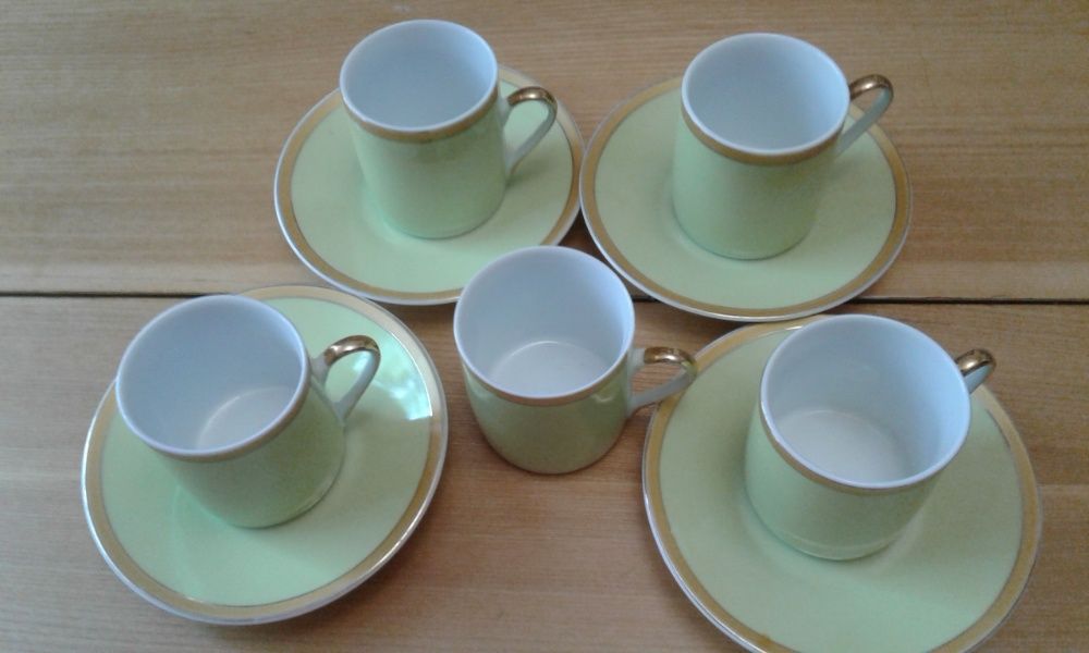 Продам кофейные сервизы на 5 персон на стойке и другие