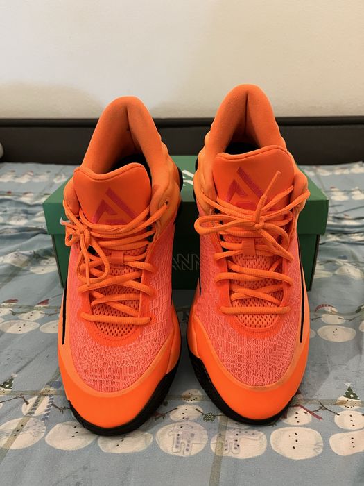 NIKE Giannis Laranjas