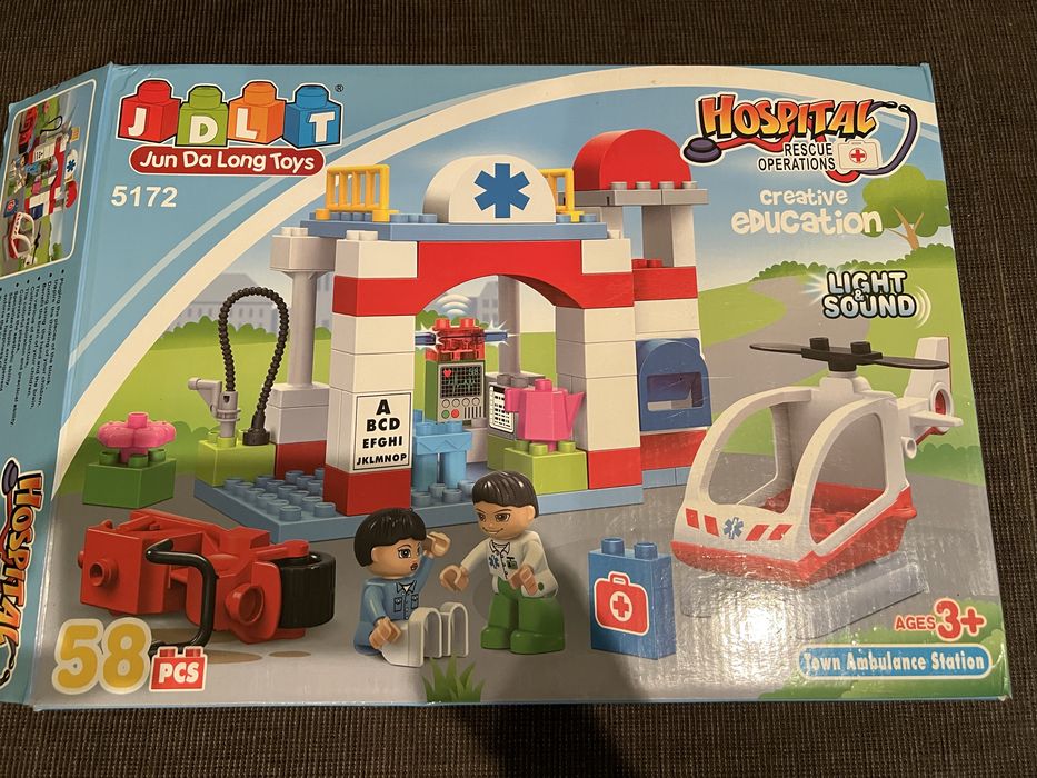 Конструктор лего госпіталь