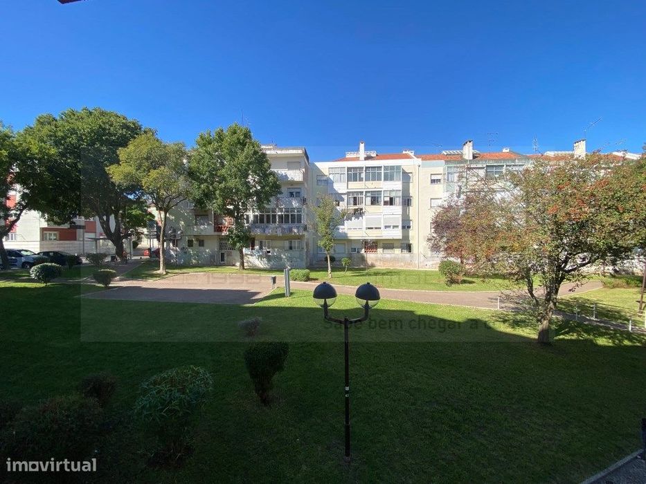 T3 Renovado com Suite | Excelente Localização | Amadora