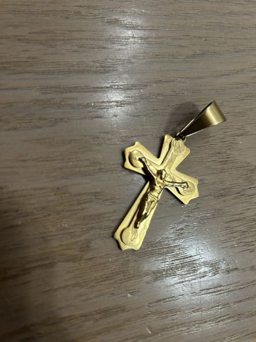 Krzyż złoty p585