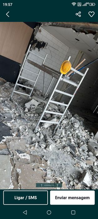 Recolhas de recheios de casas entulho madeira sofás colchões verdes