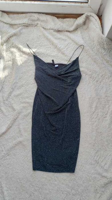 Czarna sukienka na ramiączkach mini z brokatem srebrnym H&M M