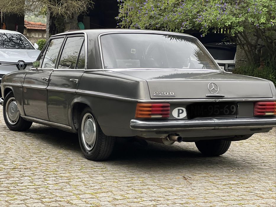 Mercedes Benz 220D (W115) - Negociável