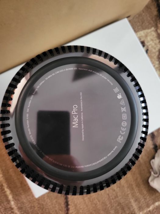Apple Mac Pro 6.1 2xAMD D700 32G/1Tb 2017b/1Tb