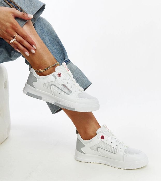 Białe sneakersy damskie CROSS JEANS