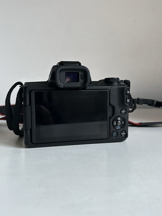 Câmara Canon M50