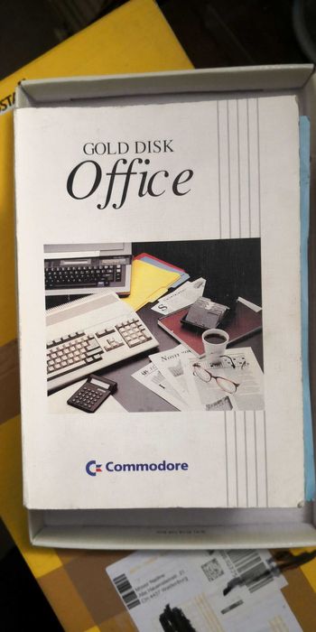 Livros tecnicos e manuais utilização.Computador Commodore. Ler anuncio